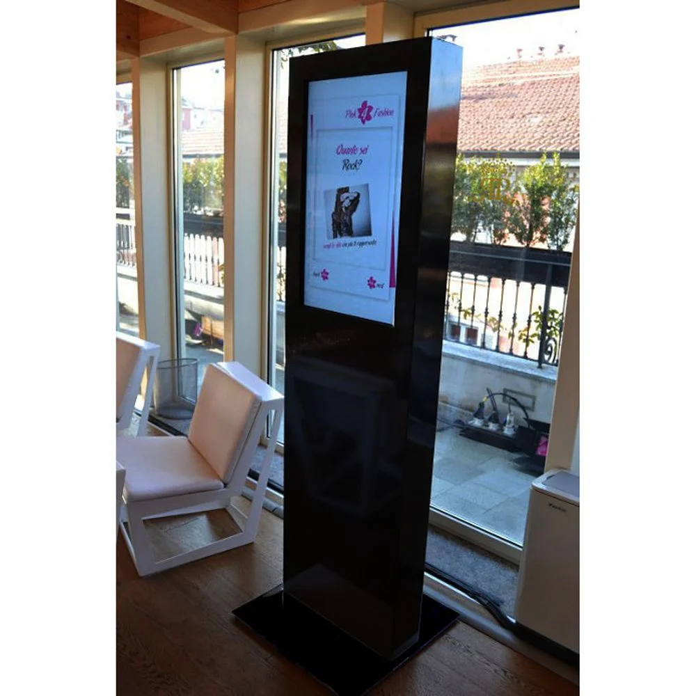 Totem Digital Signage con monitor 32″ Full HD - immagine 3